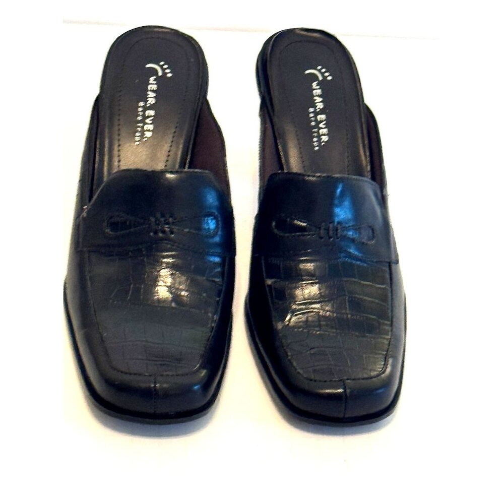 Black, backless Loafer like, square toed Heels Wearever Bear Trap Size 7